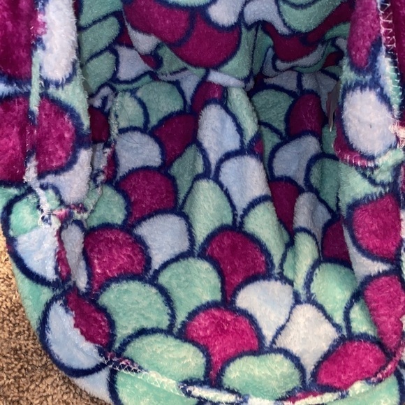 Mermaid Tail Blanket - Picture 4 of 4